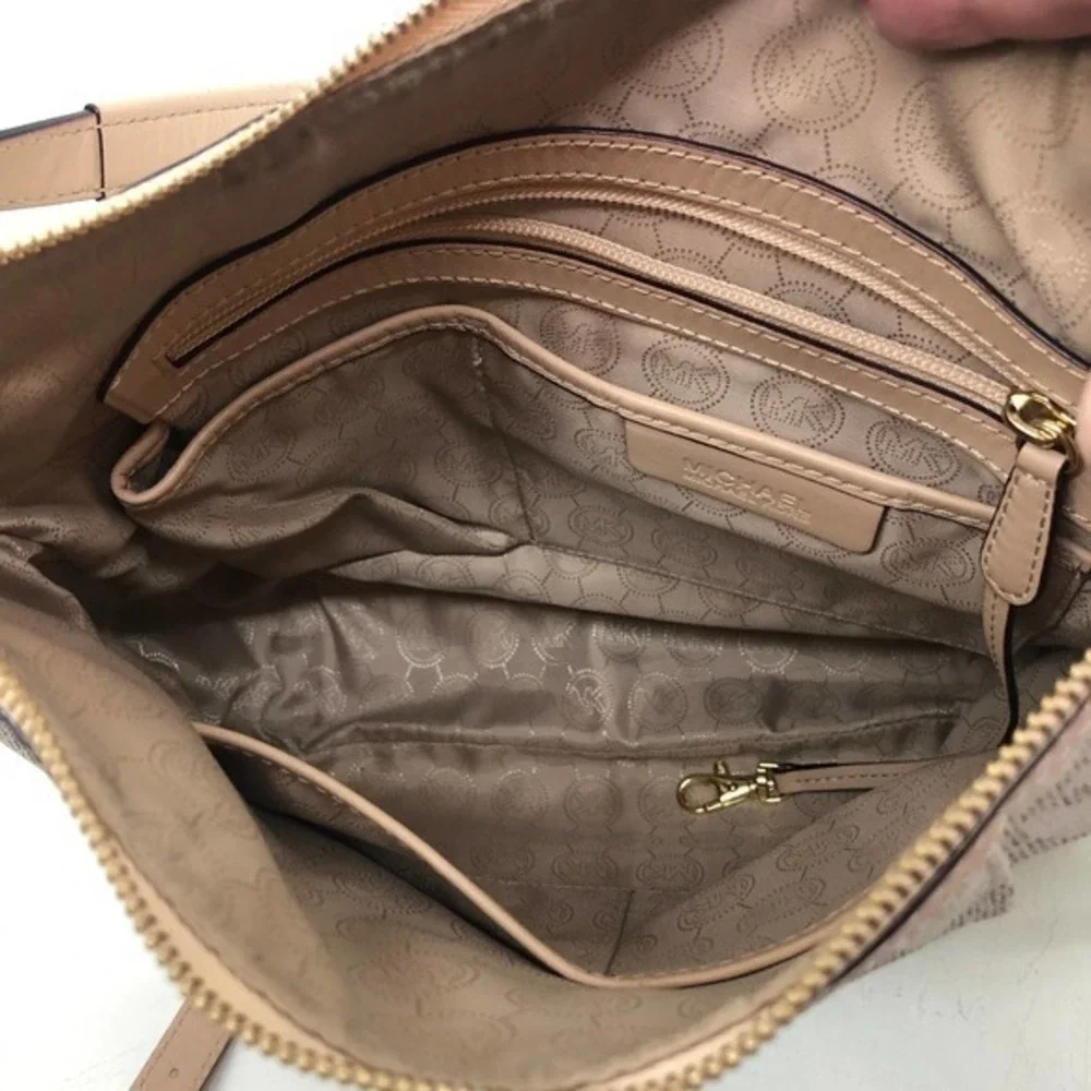 Michael Kors Signature crossbody vanilla purse